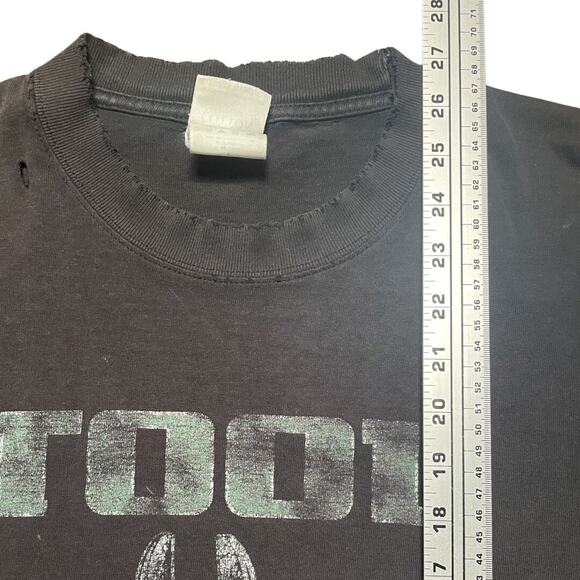 Vintage Tool Tour Shirt Inside The Outside 2002 Size Large Thrashed - Picture 3 of 5
